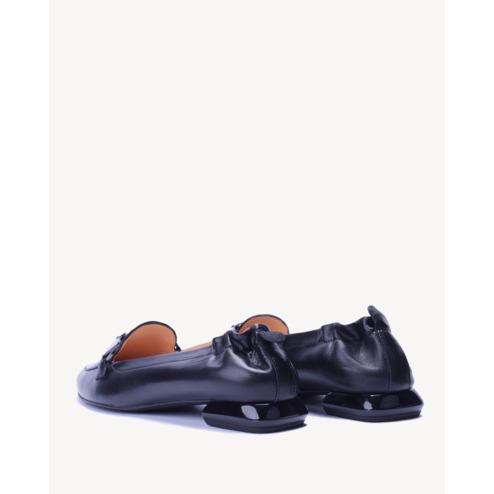 Black half shoes patent leather