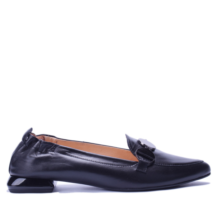 Black half shoes patent leather