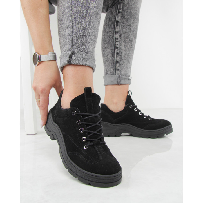 Czarne półbuty welurowe