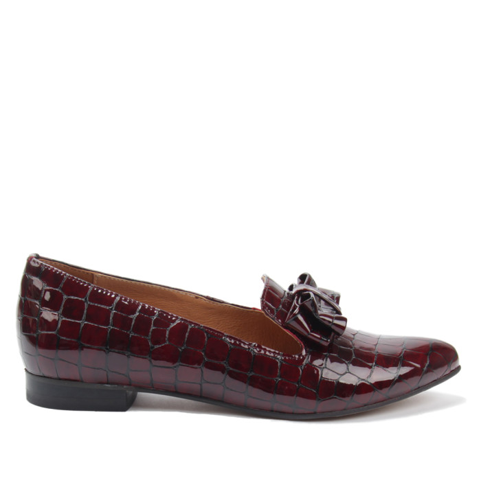 Maroon moccasins in patent leather imitation ł