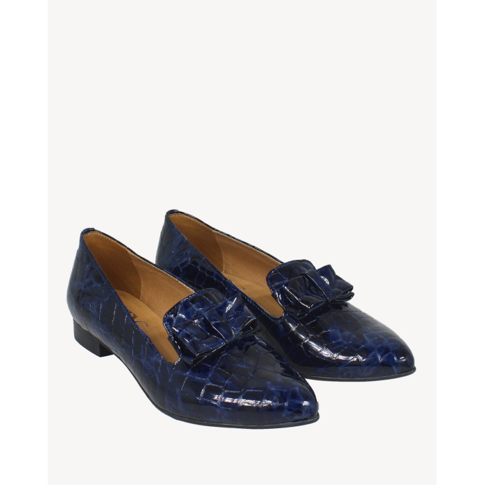 Navy blue moccasins in patent imitation leather