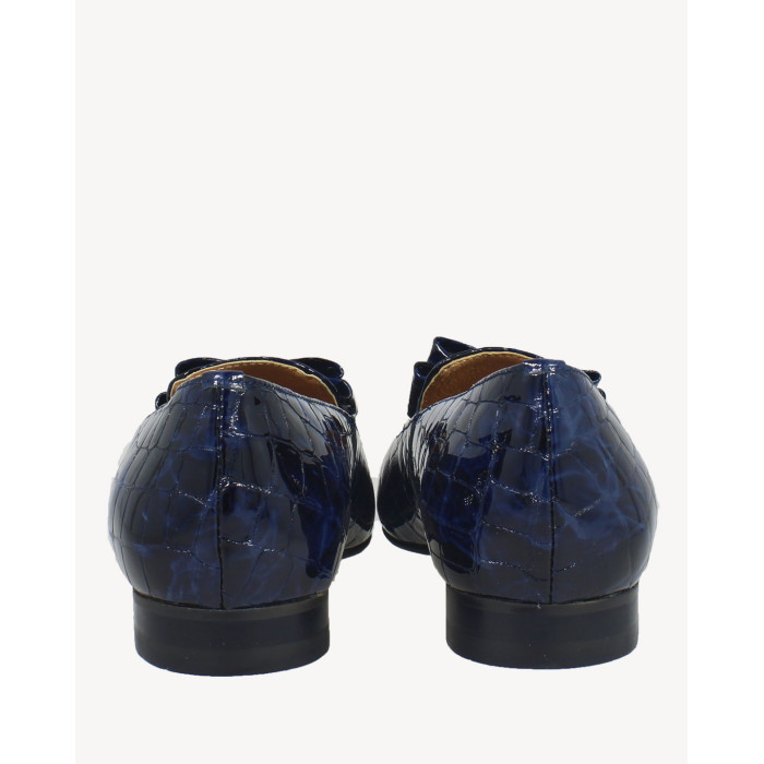 Navy blue moccasins in patent imitation leather