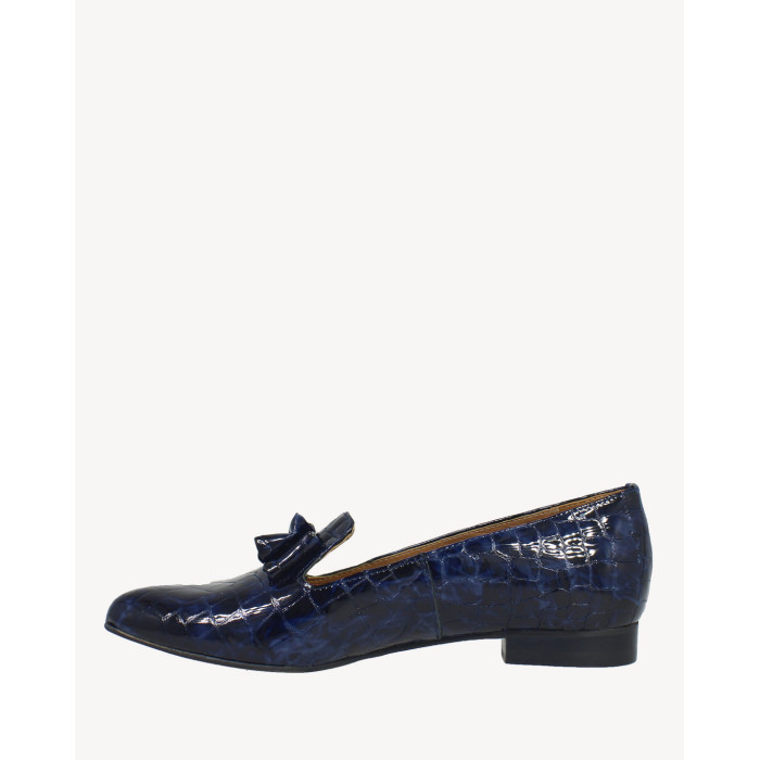 Navy blue moccasins in patent imitation leather