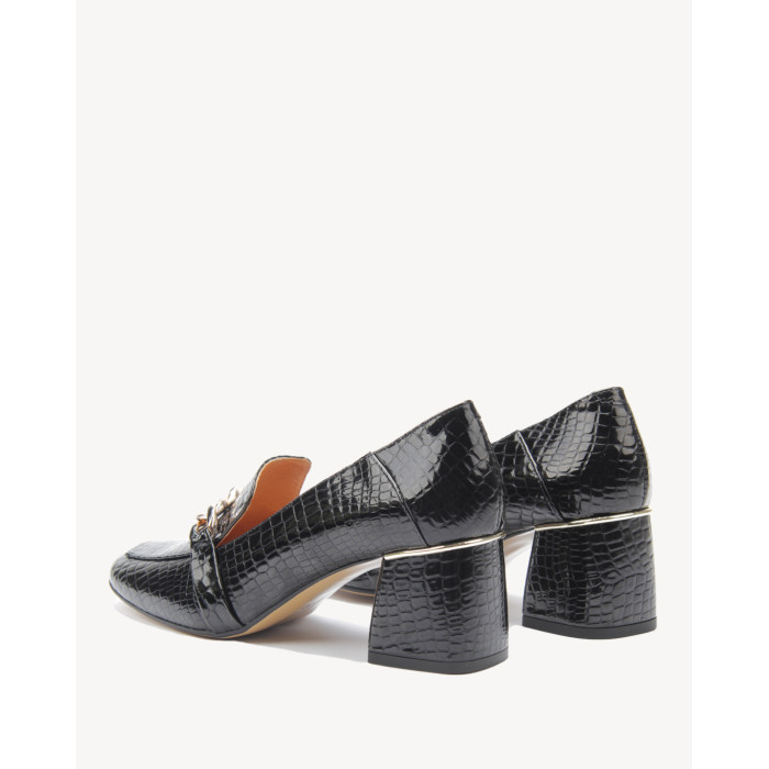 Czarne mokasyny na obcasie skóra lakierowana