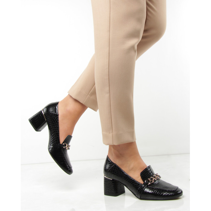 Czarne mokasyny na obcasie skóra lakierowana