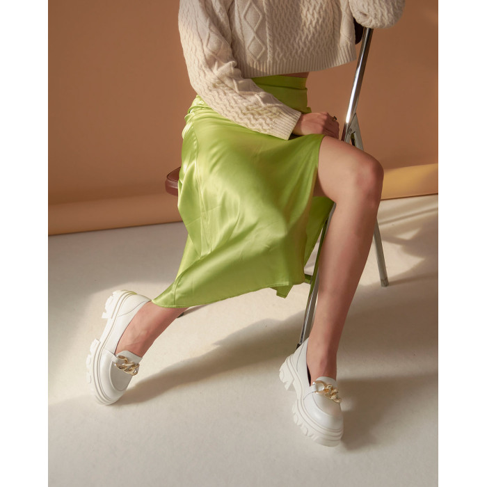 White moccasins on 2,5 cm platform