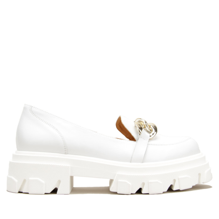 White moccasins on 2,5 cm platform