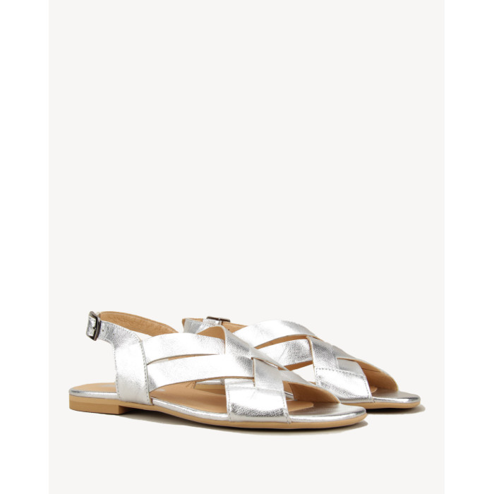 Srebrne klapki na płaskiej podeszwie