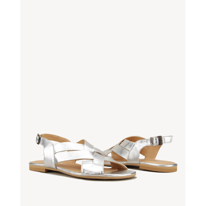 Srebrne klapki na płaskiej podeszwie