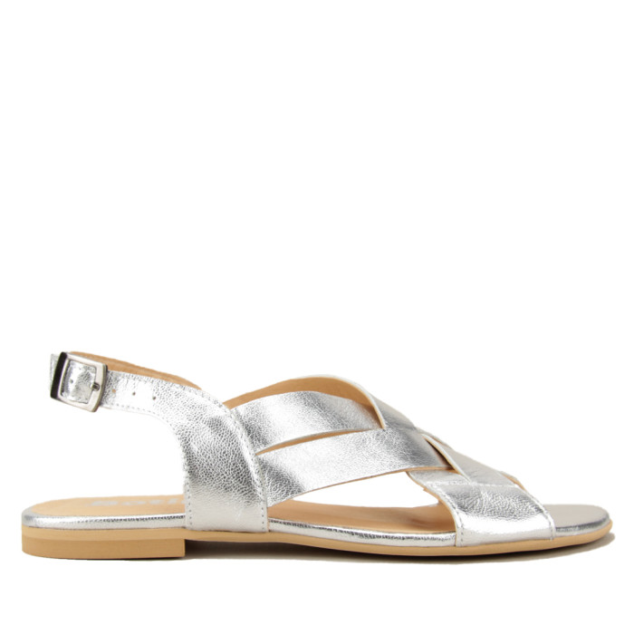 Srebrne klapki na płaskiej podeszwie