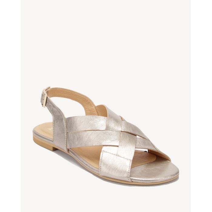 Złote klapki na płaskiej podeszwie