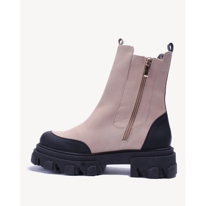 Beige insulated boots grain leather