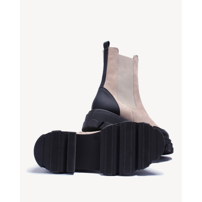 Beige insulated boots grain leather