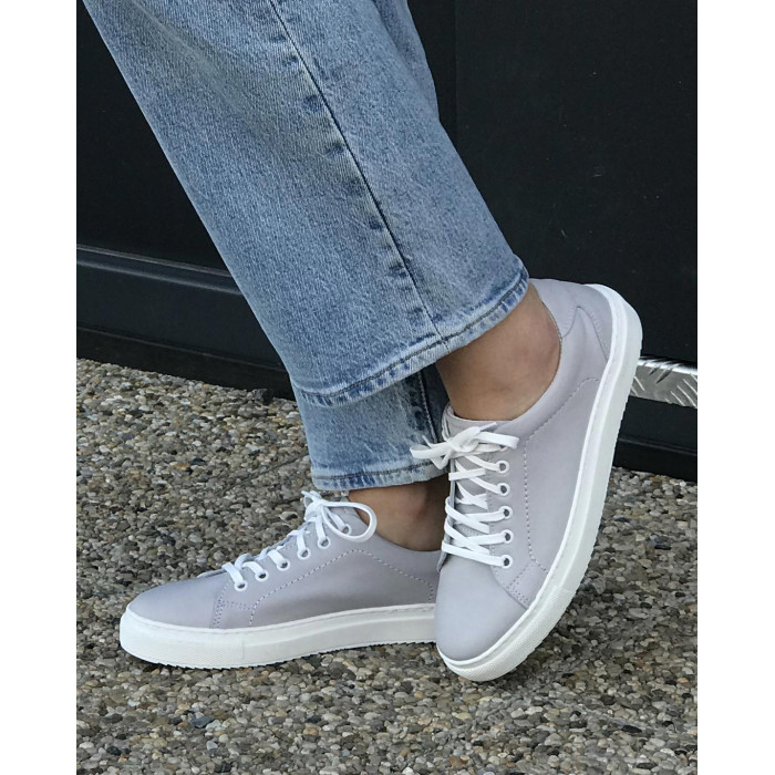 Lilac leather sneakers