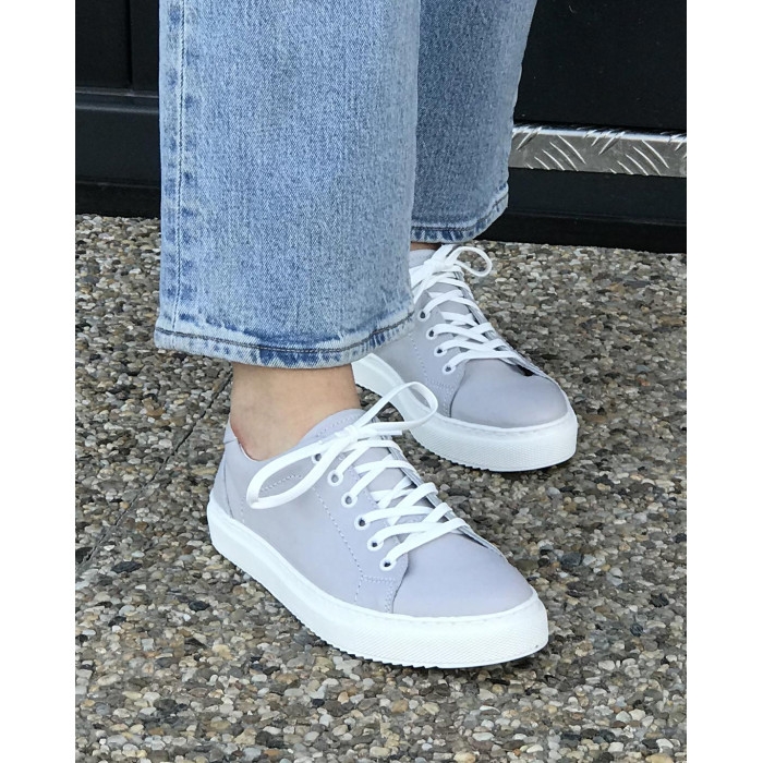 Lilac leather sneakers