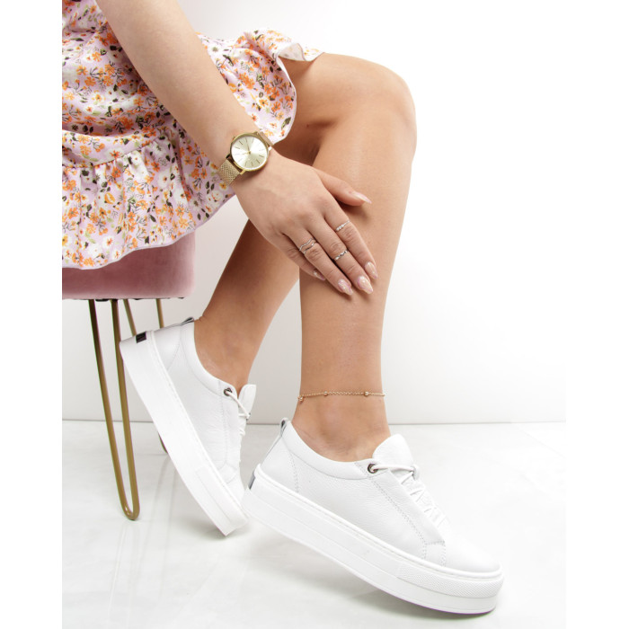 Białe trampki na wysokiej podeszwie