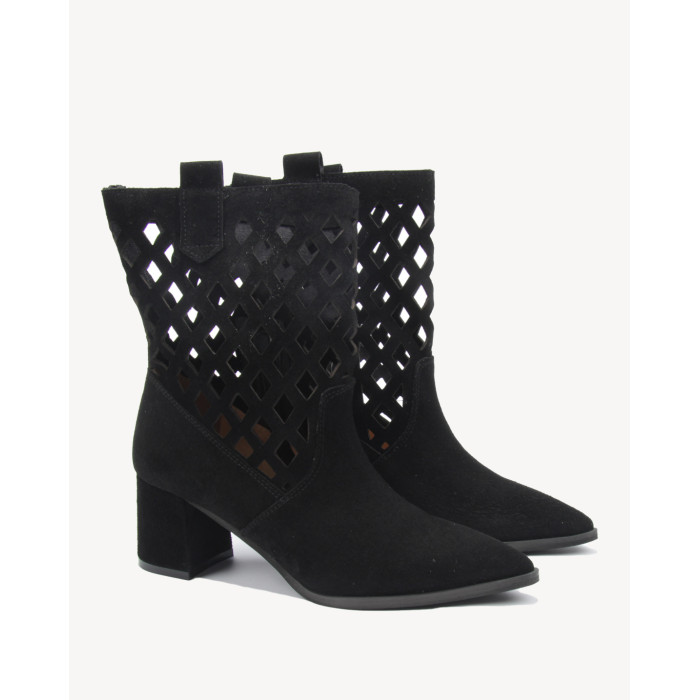 Czarne botki welurowe z matrycowaną cholewką