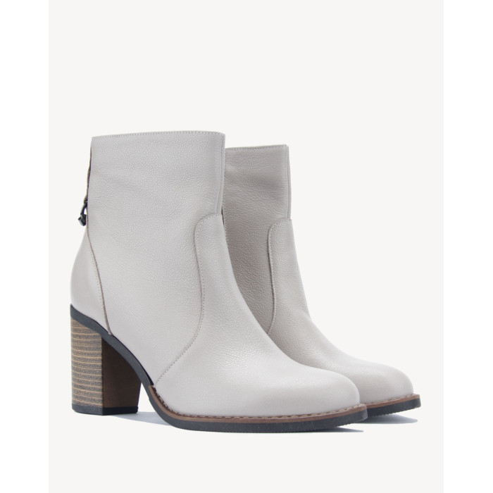 Beige insulated boots grain leather