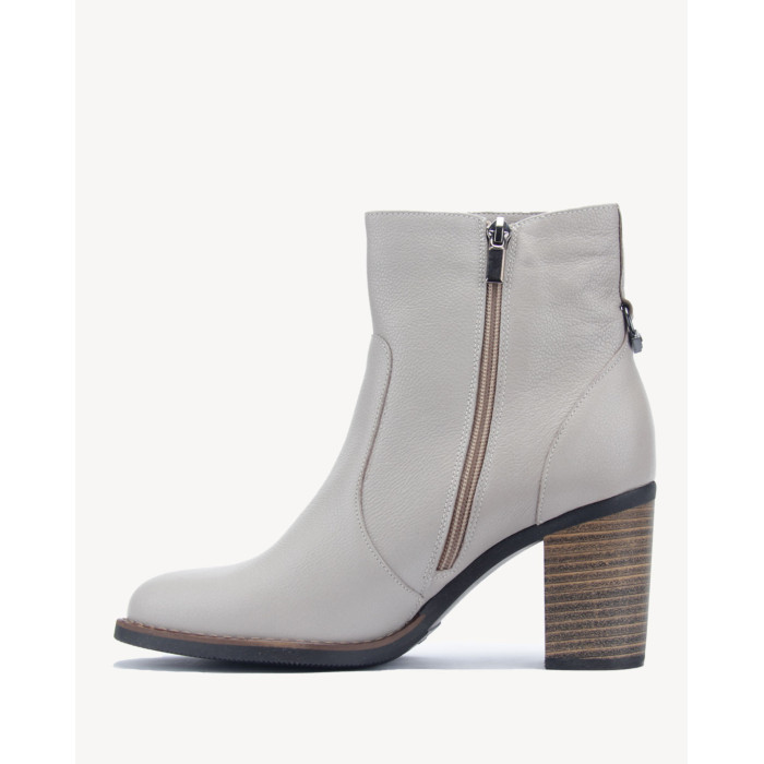 Beige insulated boots grain leather