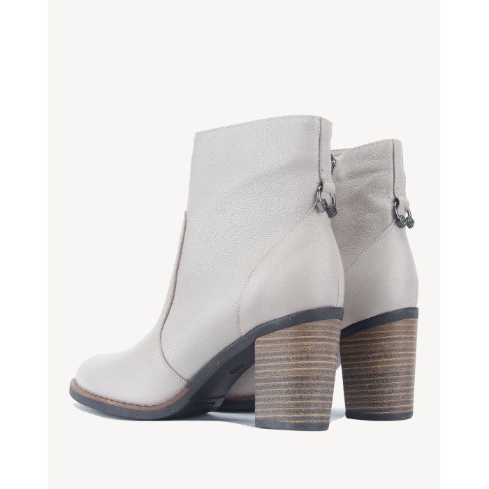 Beige insulated boots grain leather