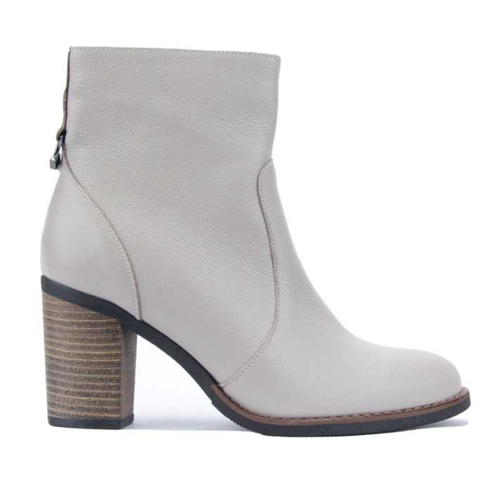 Beige insulated boots grain leather