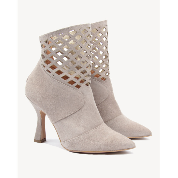 Beżowe botki ażurowe welurowe
