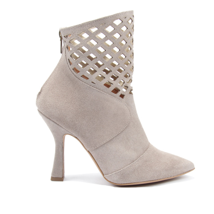 Beżowe botki ażurowe welurowe
