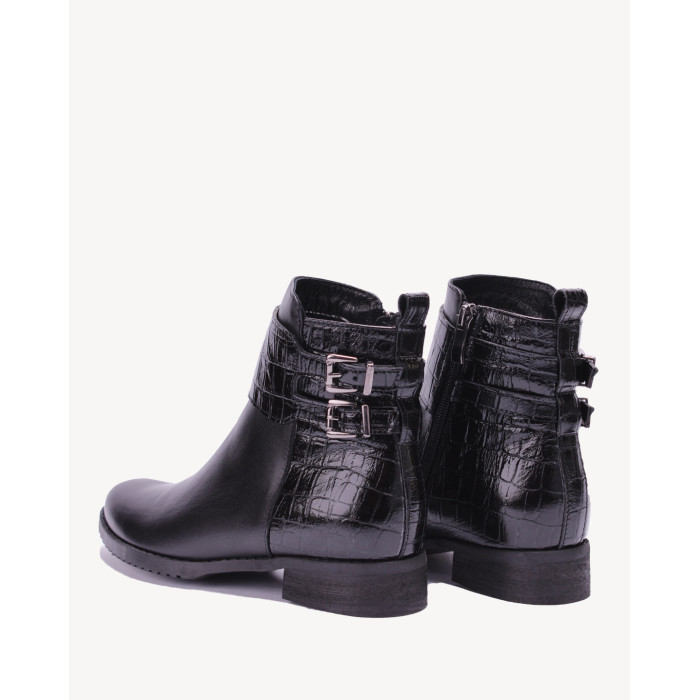 Black insulated boots grain leather