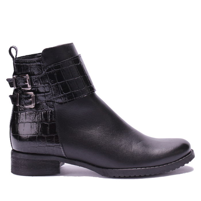 Black insulated boots grain leather