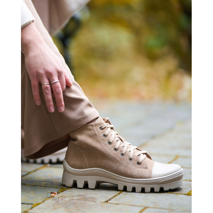 Beżowe botki nubukowe