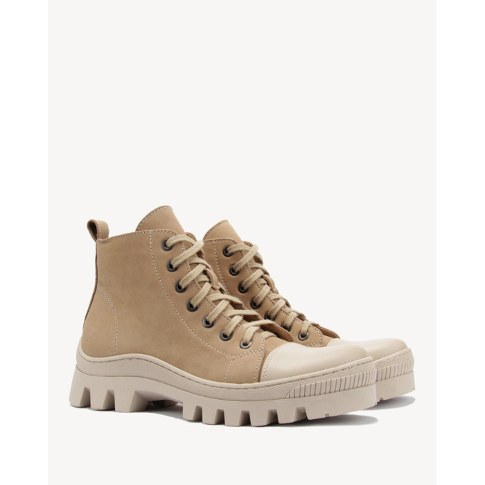 Beżowe botki nubukowe