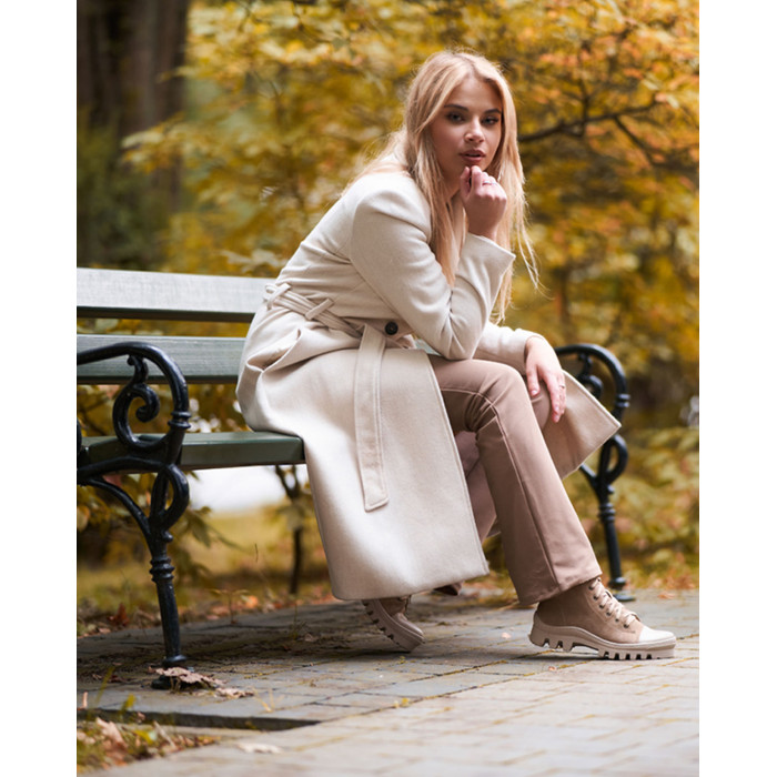 Beżowe botki nubukowe