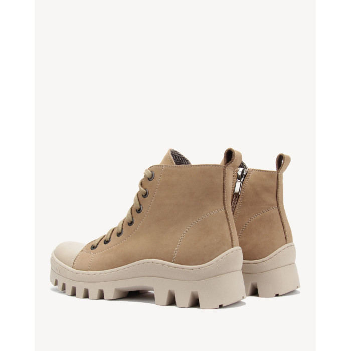 Beżowe botki nubukowe