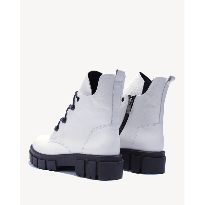 Białe botki ocieplane skóra licowa