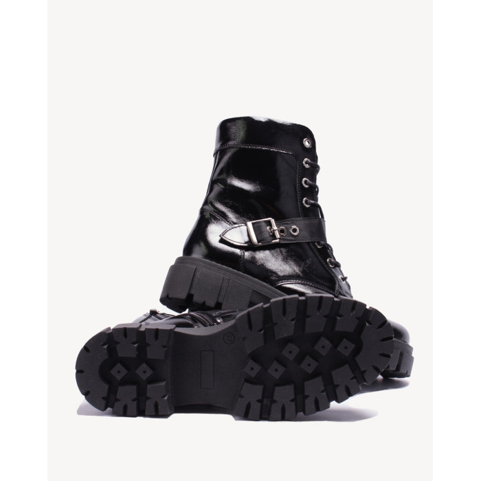 Czarne botki ocieplane ze skóry lakierowanej