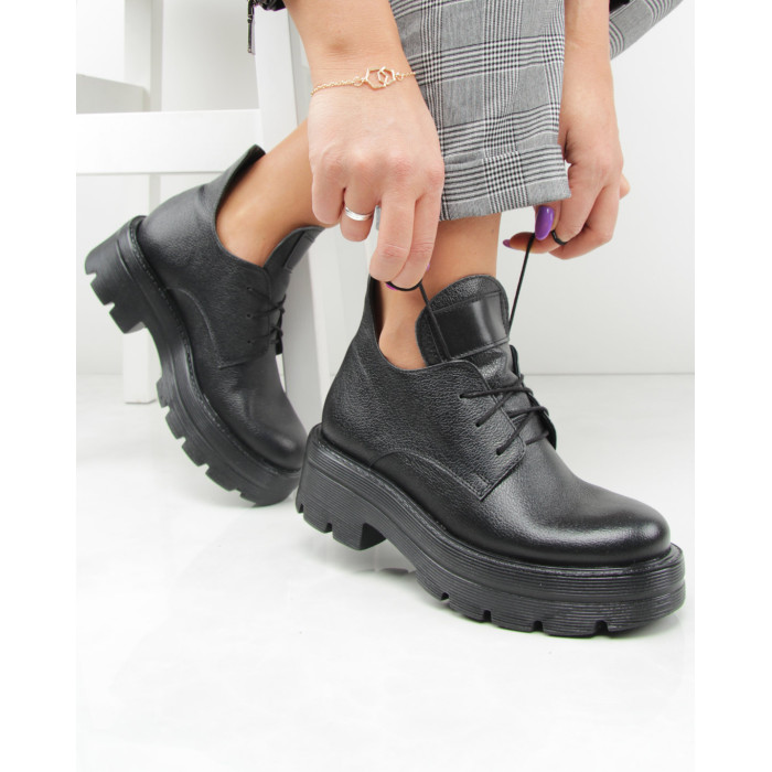 Czarne sznurowane botki