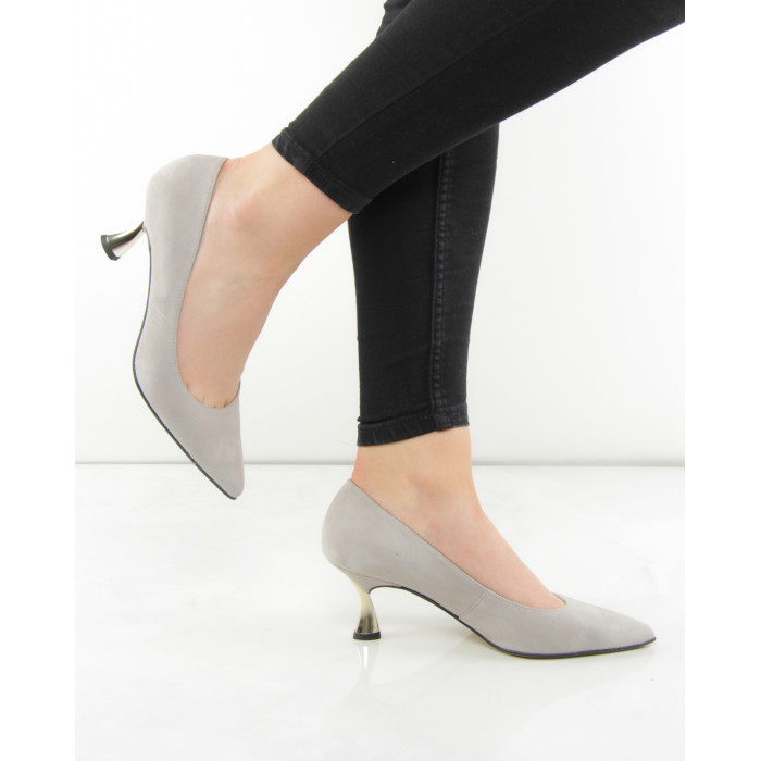 Popielate zamszowe czółenka na złotym obcasie
