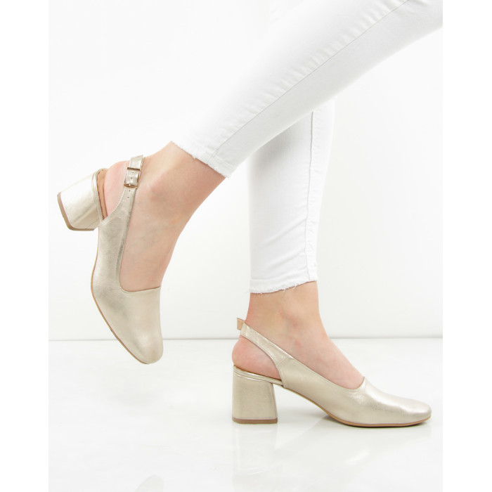 Złote czółenka z odkrytą piętą na obcasie