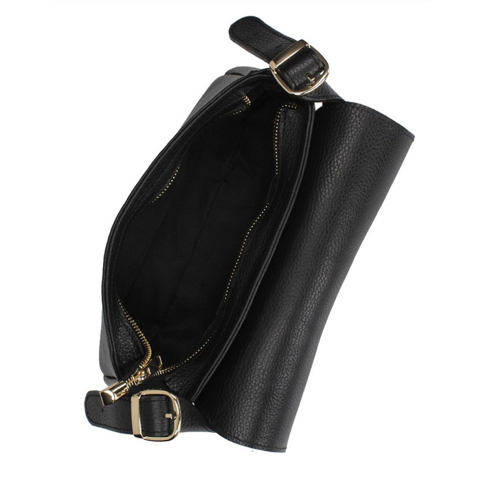 Czarna torebka z klamrą