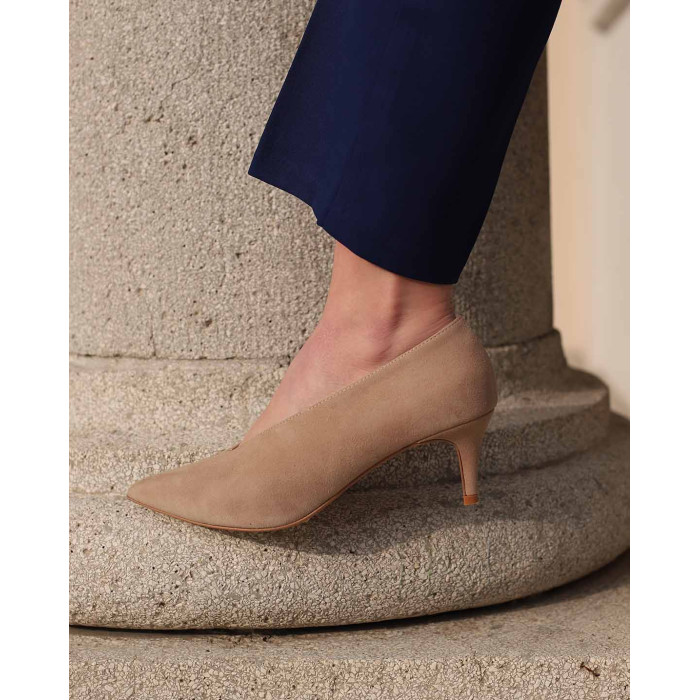Beige stilettos with 7 cm heel