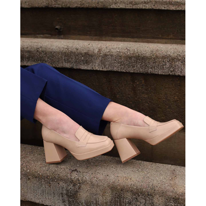 Beżowe czółenka skórzane na 8cm klocku