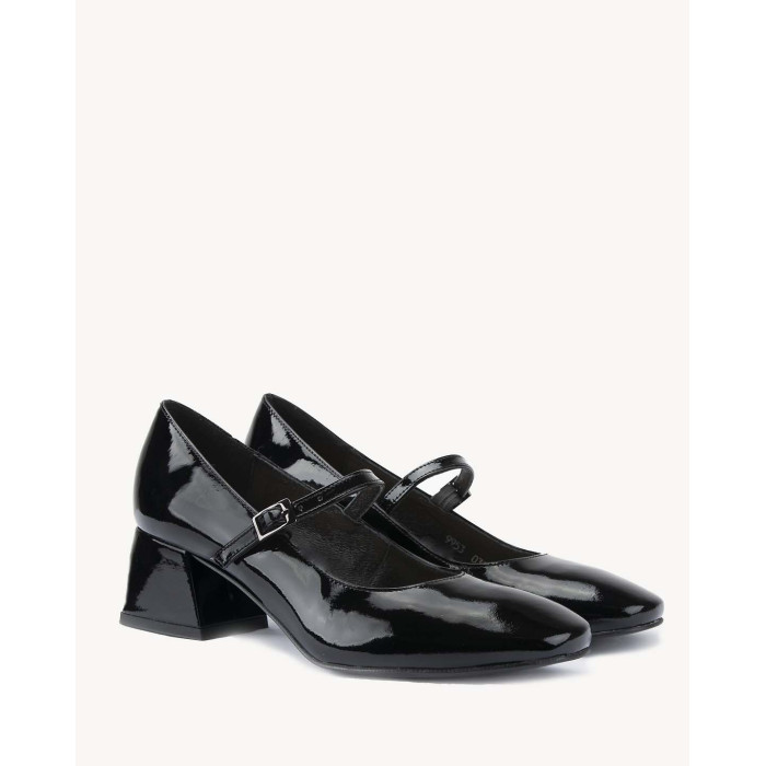 Black pumps on 3.5 cm heel