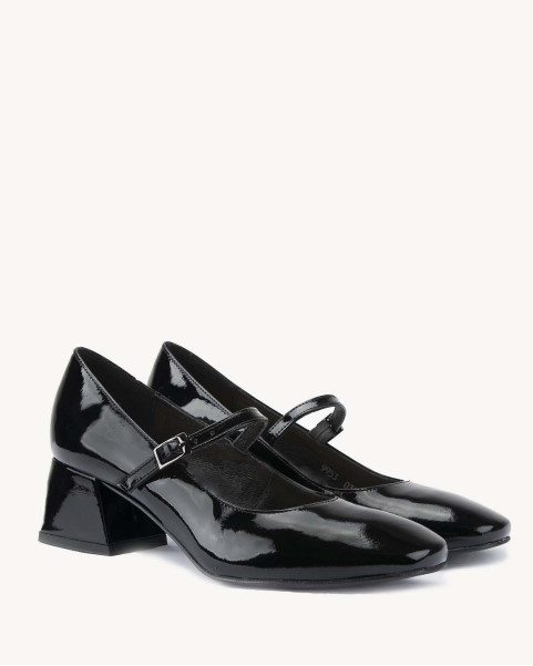 Black pumps on 3.5 cm heel