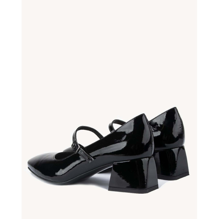 Black pumps on 3.5 cm heel