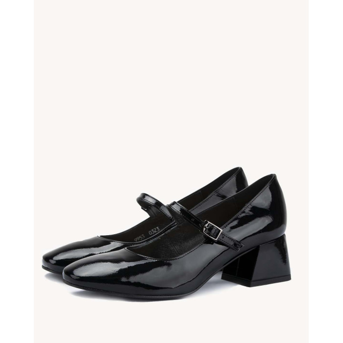 Black pumps on 3.5 cm heel