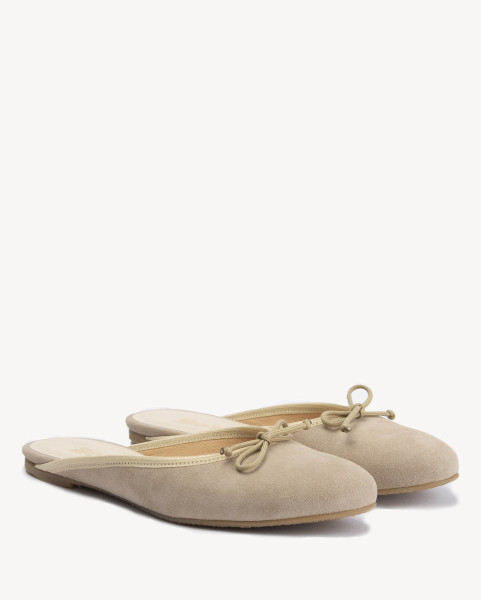 Beige suede flip-flops with built-in front