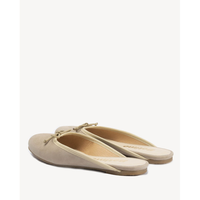 Beige suede flip-flops with built-in front
