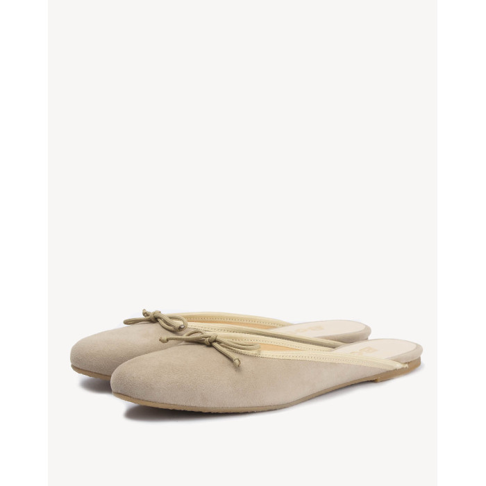 Beige suede flip-flops with built-in front