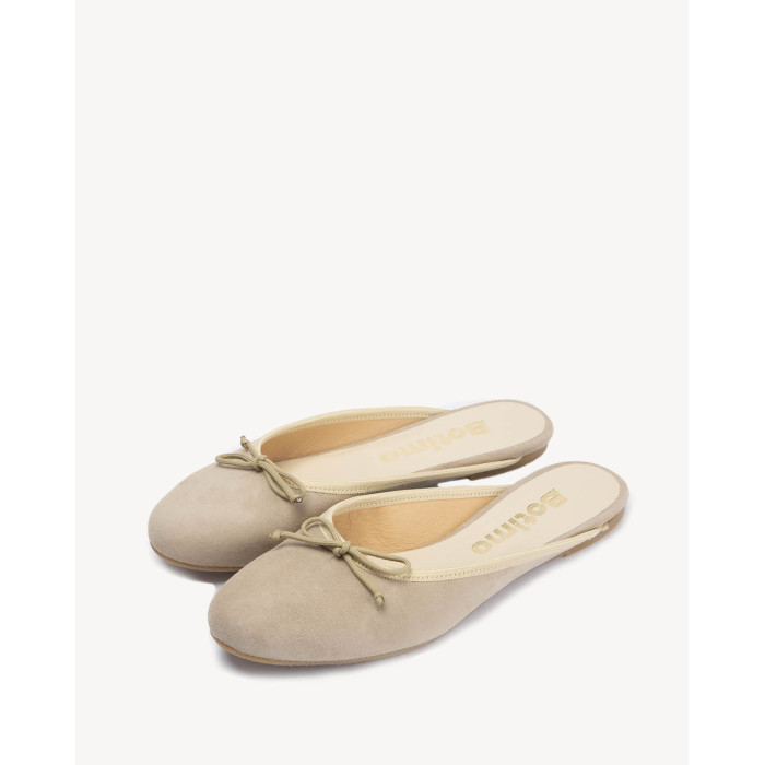 Beige suede flip-flops with built-in front