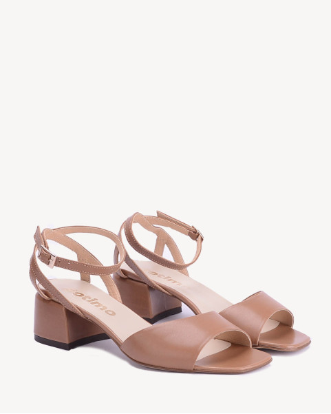 Caramel sandals with 3cm heel